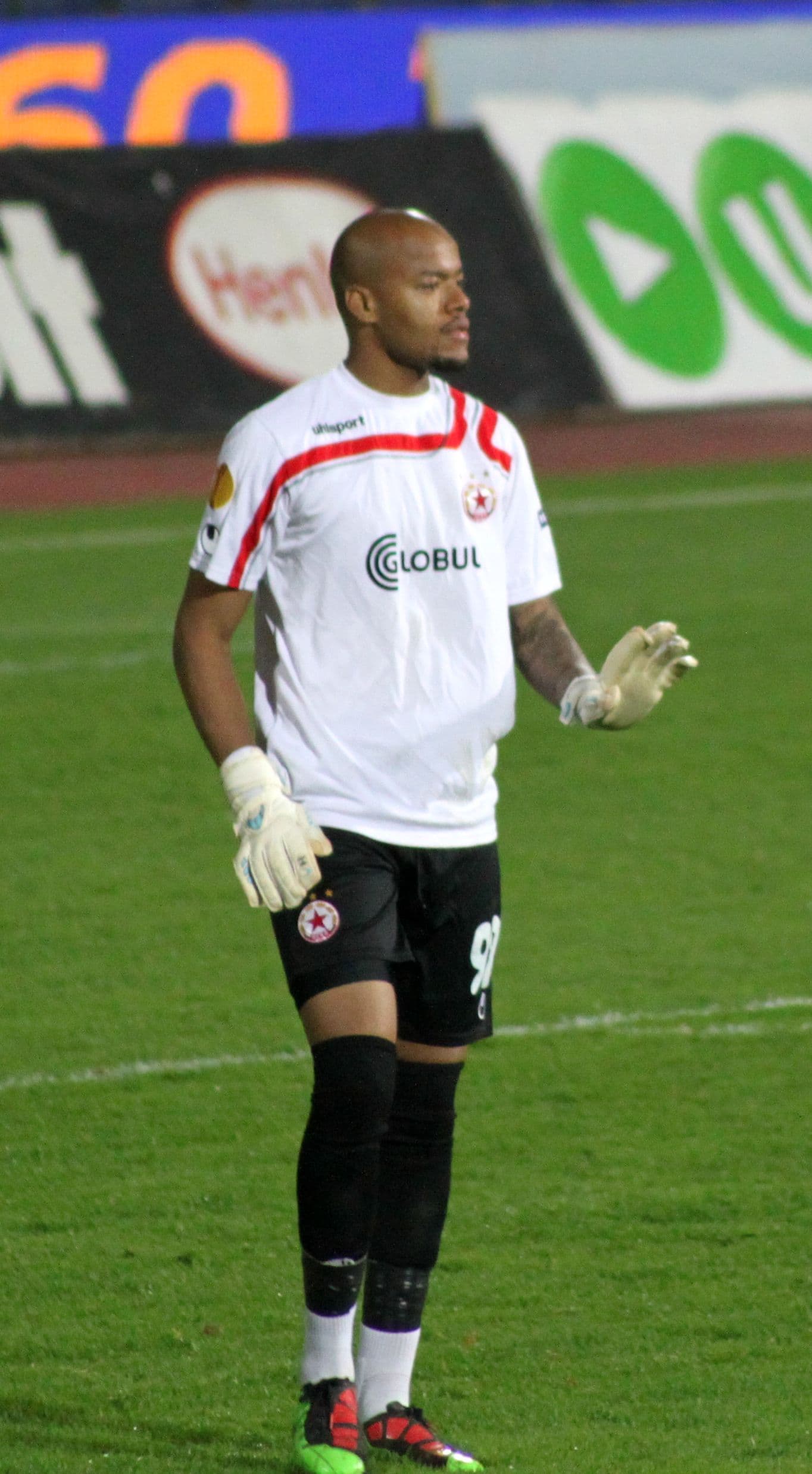 Foto ritagliata di Raïs M'Bolhi