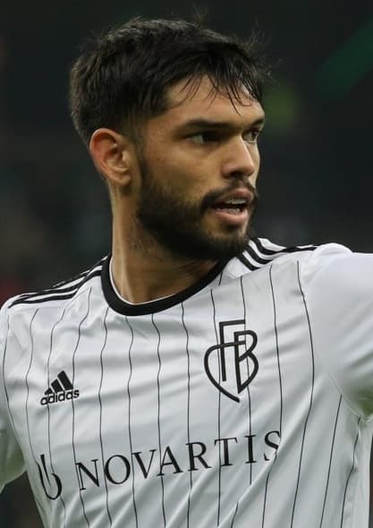 Foto ritagliata di Omar Alderete