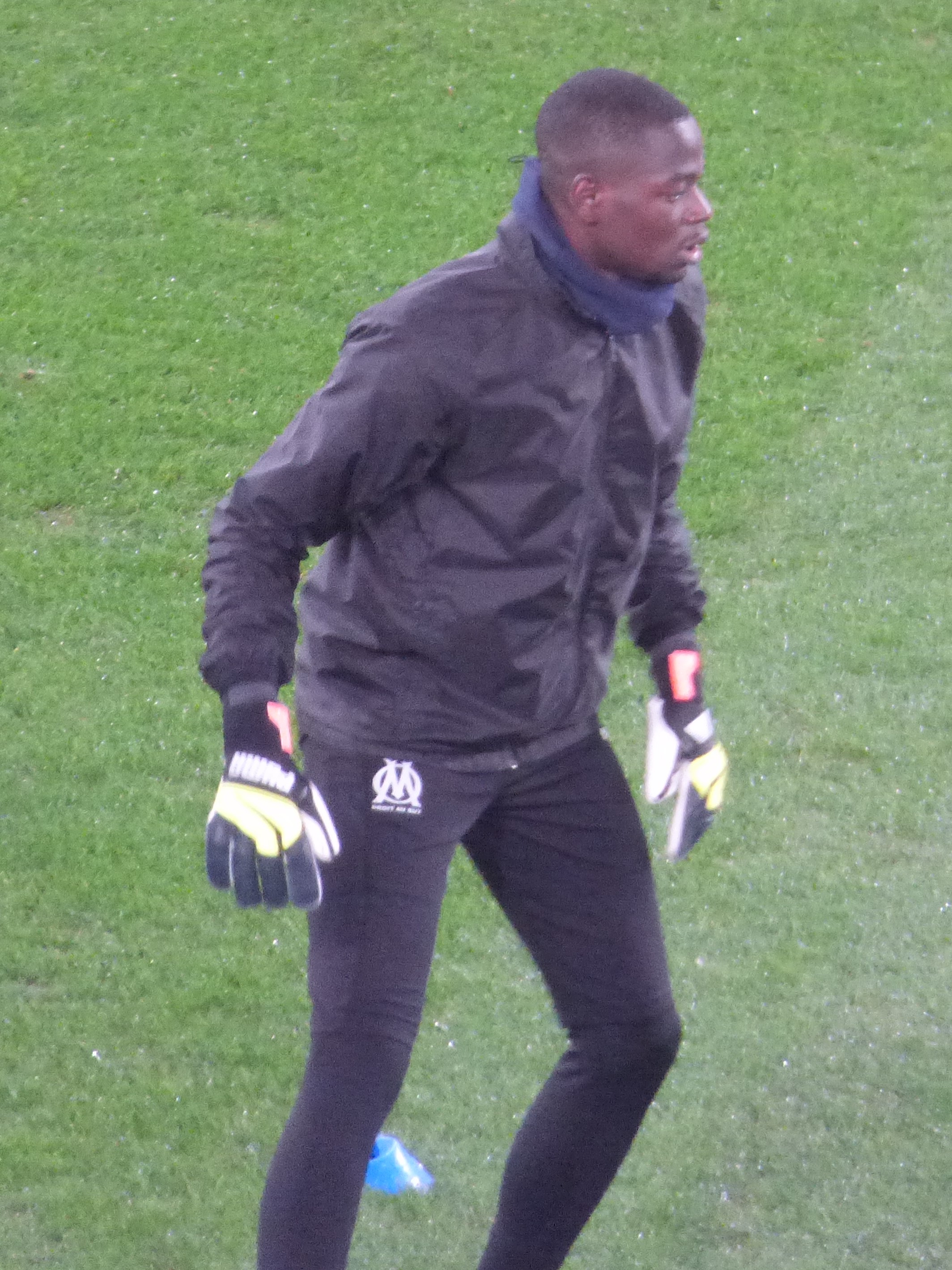 Foto recortada de Simon Ngapandouetnbu