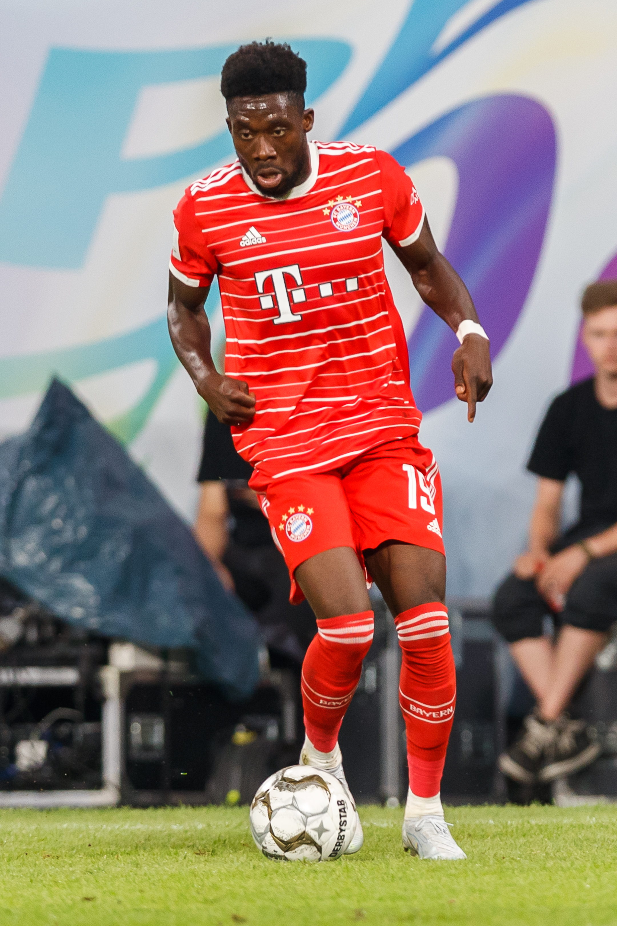 صورة مقصوصة لـ Alphonso Davies