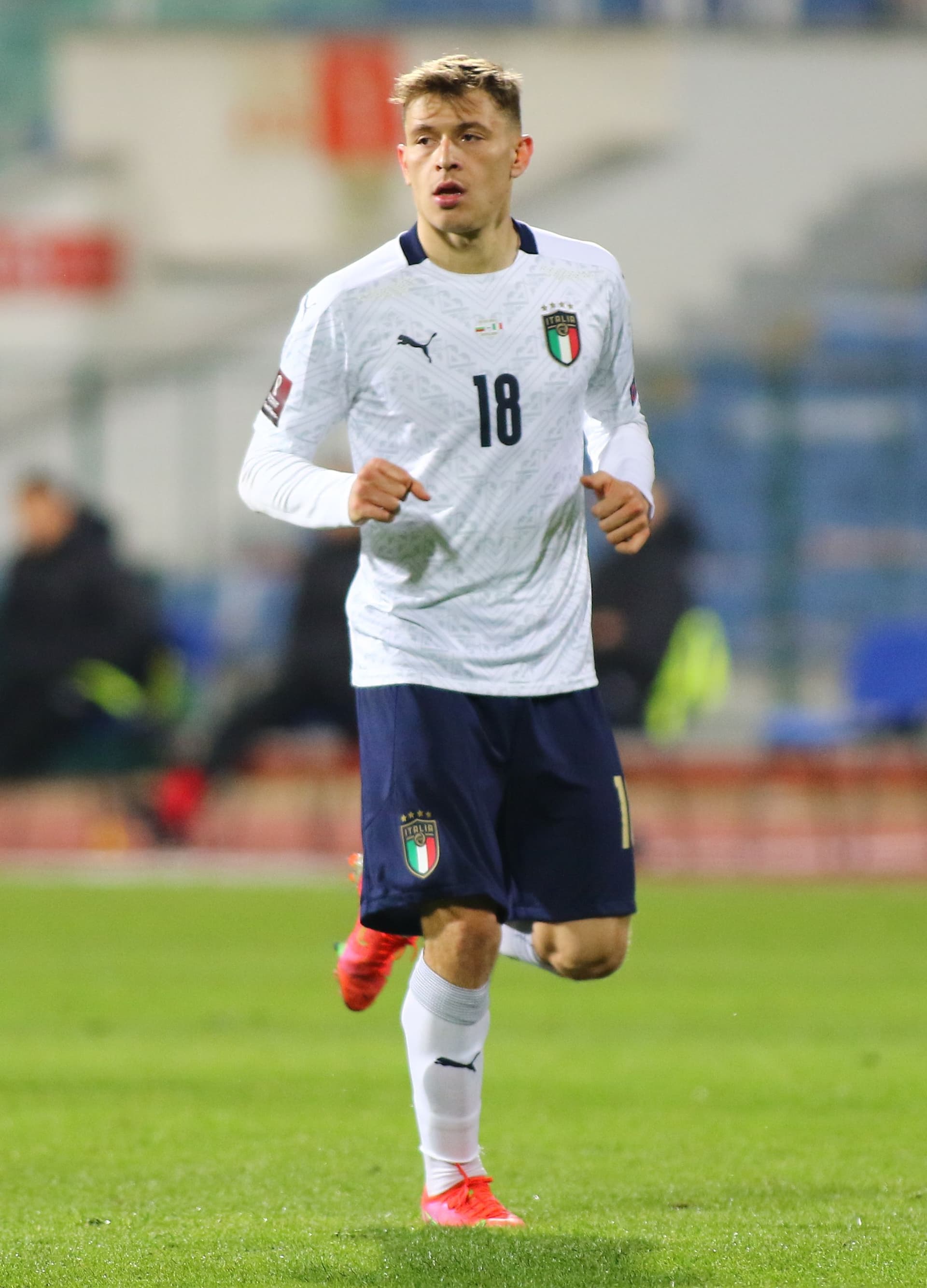 صورة مقصوصة لـ Nicolò Barella