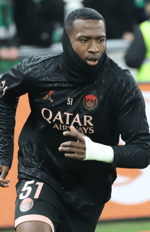 تصویر برشخورده William Pacho