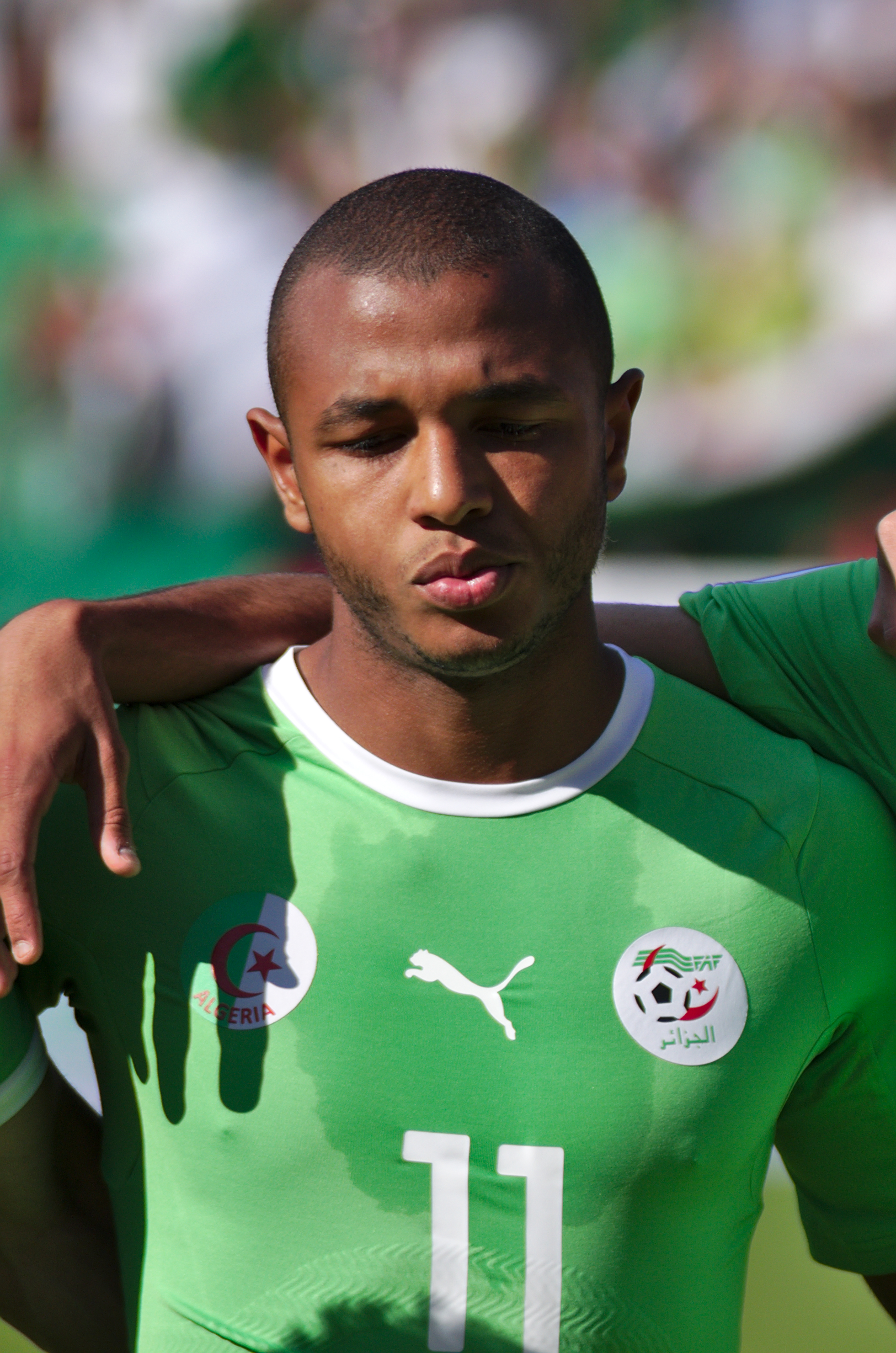 تصویر برشخورده Yacine Brahimi